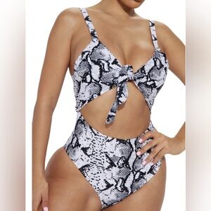 Be Wicked-Looking At Me 1 Piece Swimsuit-Size: Large-Color: Black/White-NEW!!